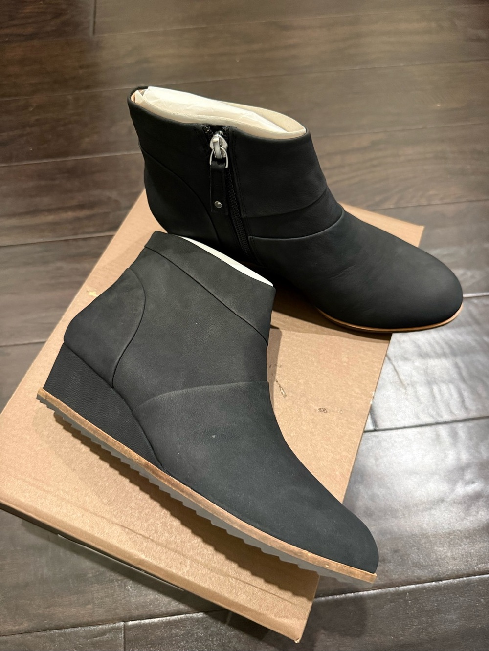 Línea Paolo Women's Black Wedge Ankle Boots in black oiled leather